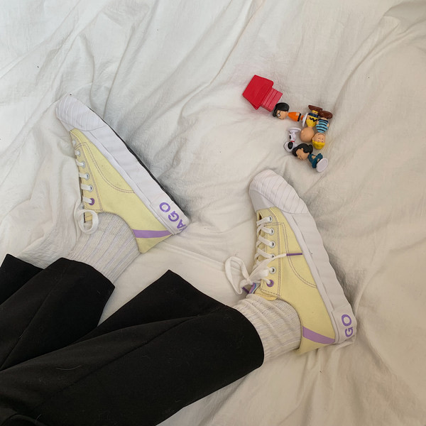 Γυναικεία casual πάνινα παπούτσια με κορδόνια και έμβλημα