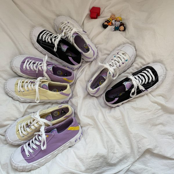 Γυναικεία casual πάνινα παπούτσια με κορδόνια και έμβλημα