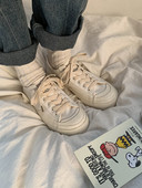 Γυναικεία αθλητικά παπούτσια σε κορδόνια - κλασικό μοντέλο