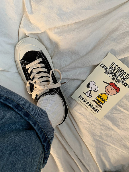 Γυναικεία αθλητικά παπούτσια σε κορδόνια - κλασικό μοντέλο