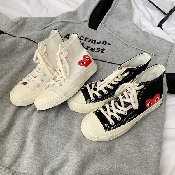 Γυναικεία casual αθλητικά παπούτσια με απλικέ και επίπεδη σόλα