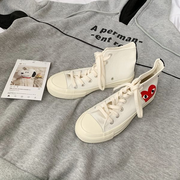 Γυναικεία casual αθλητικά παπούτσια με απλικέ και επίπεδη σόλα