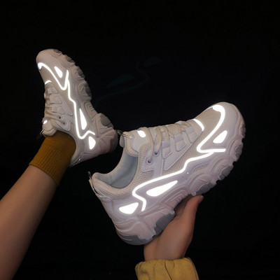 Γυναικεία αθλητικά παπούτσια με τραχιά σόλα και κορδόνια