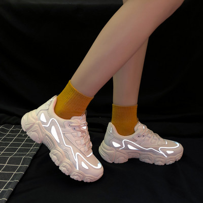 Γυναικεία αθλητικά παπούτσια με τραχιά σόλα και κορδόνια