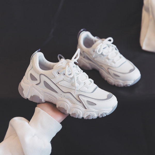 Γυναικεία αθλητικά παπούτσια με τραχιά σόλα και κορδόνια