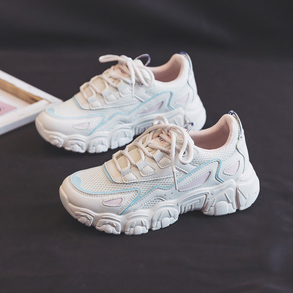 Γυναικεία αθλητικά παπούτσια με τραχιά σόλα και κορδόνια