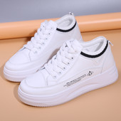 Γυναικεία αθλητικά παπούτσια με επίπεδη σόλα και κορδόνια