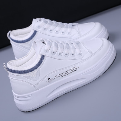 Γυναικεία αθλητικά παπούτσια με επίπεδη σόλα και κορδόνια