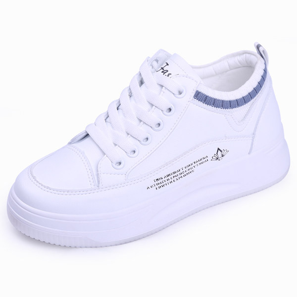 Γυναικεία αθλητικά παπούτσια με επίπεδη σόλα και κορδόνια