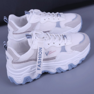 Sieviešu kedas ar sietu un mežģīnēm - vairākas krāsas