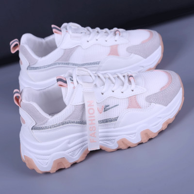 Sieviešu kedas ar sietu un mežģīnēm - vairākas krāsas