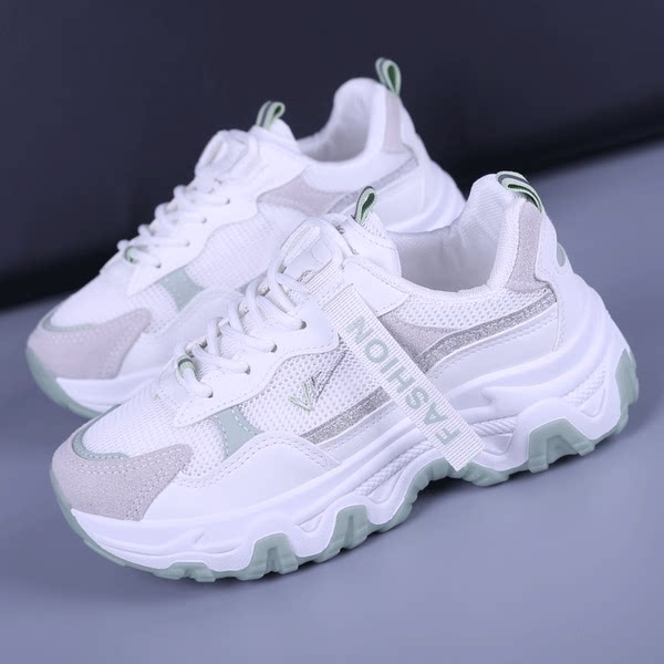 Sieviešu kedas ar sietu un mežģīnēm - vairākas krāsas