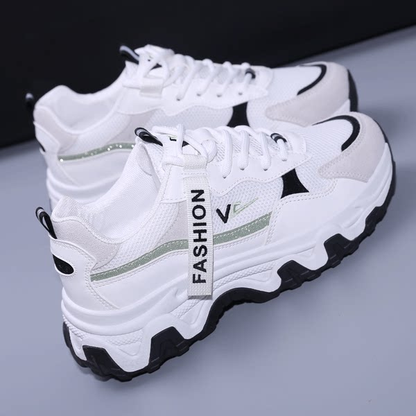 Sieviešu kedas ar sietu un mežģīnēm - vairākas krāsas