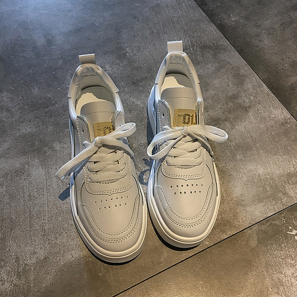 Sieviešu pavasara apavi no elpojošas eko ādas