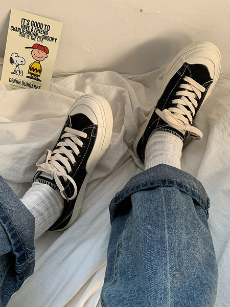 Γυναικεία casual αθλητικά παπούτσια με κορδόνια - σε δύο χρώματα