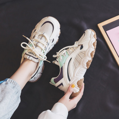 Jauns sieviešu kedu modelis ar raupju zoli un šņorēm