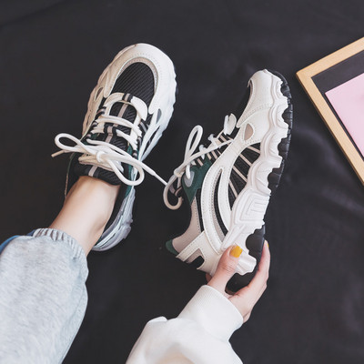 Jauns sieviešu kedu modelis ar raupju zoli un šņorēm