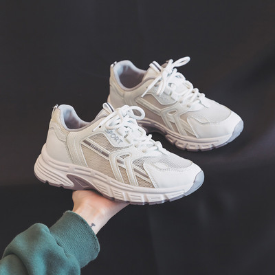 Jauns sieviešu kedu modelis ar raupju zoli un šņorēm