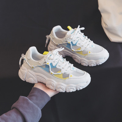 Jauns sieviešu kedu modelis ar raupju zoli un šņorēm