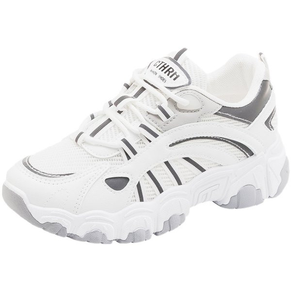 Jauns sieviešu kedu modelis ar raupju zoli un šņorēm