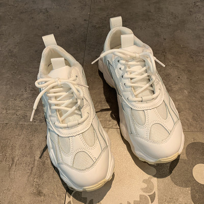 Γυναικεία αθλητικά παπούτσια  με τραχιά σόλα και κορδόνια