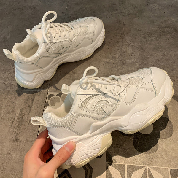 Γυναικεία αθλητικά παπούτσια  με τραχιά σόλα και κορδόνια