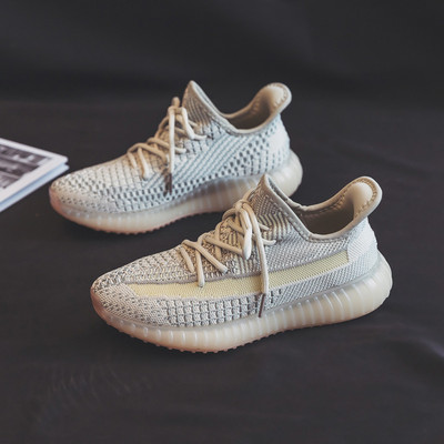 Modernas sieviešu vasaras kedas ar mežģīnēm un plakanu zoli