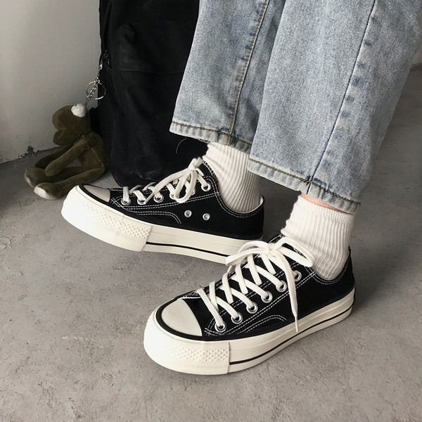 Casual αθλητικά παπούτσια με επίπεδη σόλα