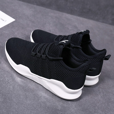 Sieviešu kedas no tekstila ar plakanu zoli - divi modeļi