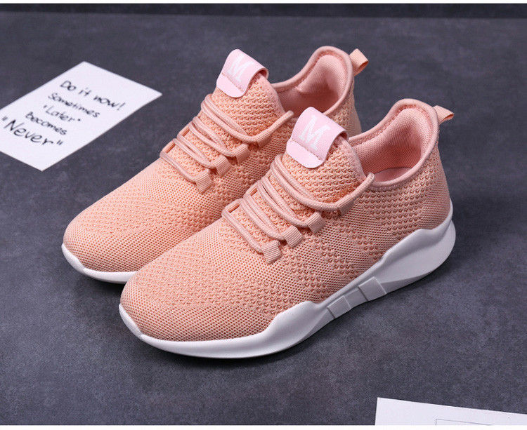 Sieviešu kedas no tekstila ar plakanu zoli - divi modeļi