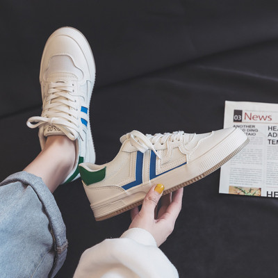 Γυναικεία αθλητικά παπούτσια με επίπεδη σόλα και κορδόνια