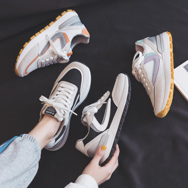Γυναικεία μοντέρνα αθλητικά παπούτσια με κορδόνια κατάλληλα για το καλοκαίρι
