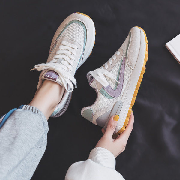 Γυναικεία μοντέρνα αθλητικά παπούτσια με κορδόνια κατάλληλα για το καλοκαίρι