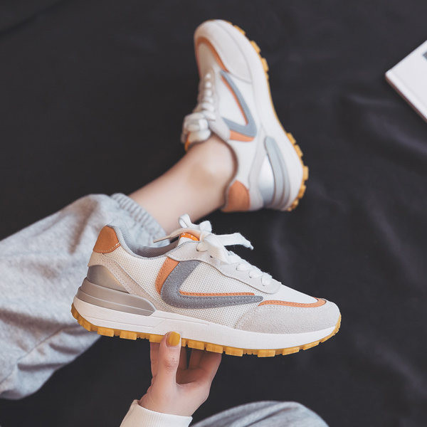 Γυναικεία μοντέρνα αθλητικά παπούτσια με κορδόνια κατάλληλα για το καλοκαίρι