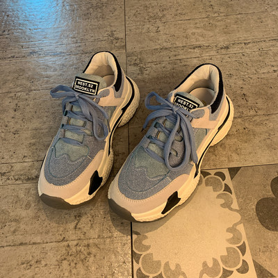 Sportiskas ikdienas sieviešu kedas no eko zamšādas ar mežģīnēm