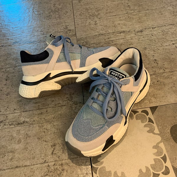 Sportiskas ikdienas sieviešu kedas no eko zamšādas ar mežģīnēm