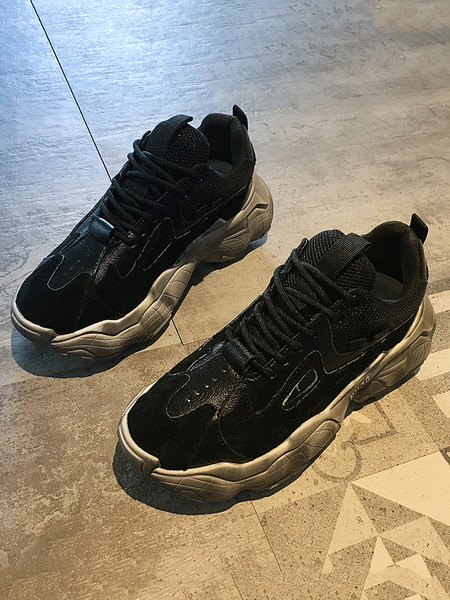 Γυναικεία παπούτσια με τραχιά σόλα και επιγραφή