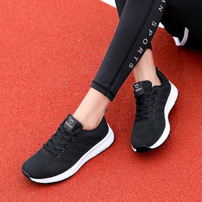 Sieviešu kedas no tekstila ar plakanu zoli