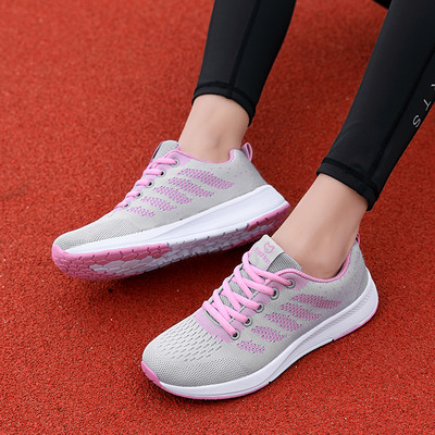 Sieviešu kedas no tekstila ar plakanu zoli