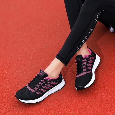 Sieviešu kedas no tekstila ar plakanu zoli