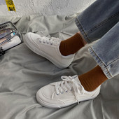 Ikdienas kedas ar šņorēm un plakanu zoli - tīrs modelis