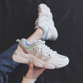 Γυναικεία αθλητικά παπούτσια με κορδόνια σε δύο χρώματα κατάλληλα για το καλοκαίρι