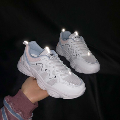 Γυναικεία αθλητικά παπούτσια με κορδόνια σε δύο χρώματα κατάλληλα για το καλοκαίρι