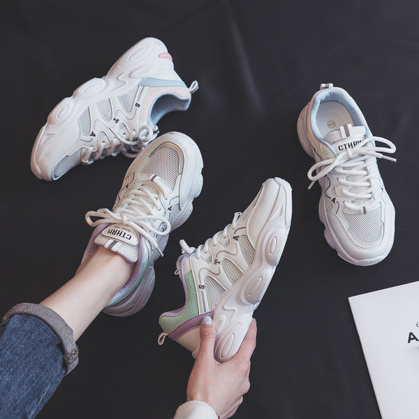Γυναικεία αθλητικά παπούτσια με κορδόνια σε δύο χρώματα κατάλληλα για το καλοκαίρι