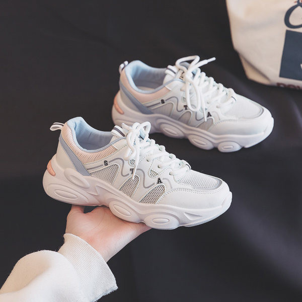 Γυναικεία αθλητικά παπούτσια με κορδόνια σε δύο χρώματα κατάλληλα για το καλοκαίρι