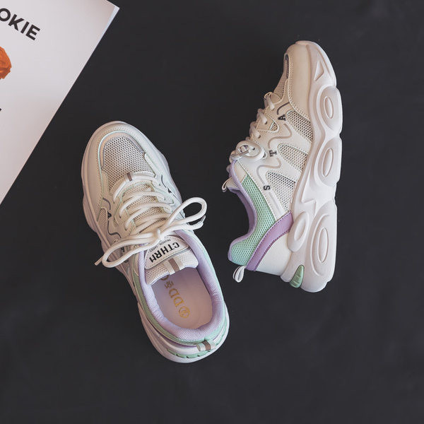Γυναικεία αθλητικά παπούτσια με κορδόνια σε δύο χρώματα κατάλληλα για το καλοκαίρι
