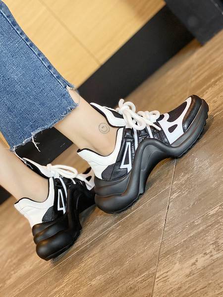 Νέο μοντέλο γυναικεία αθλητικά  παπούτσια με κορδόνια και τραχιά σόλα σε δύο χρώματα