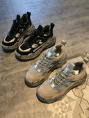 Γυναικεία αθλητικά παπούτσια με κορδόνια σε δύο χρώματα