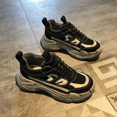 Γυναικεία αθλητικά παπούτσια με κορδόνια σε δύο χρώματα