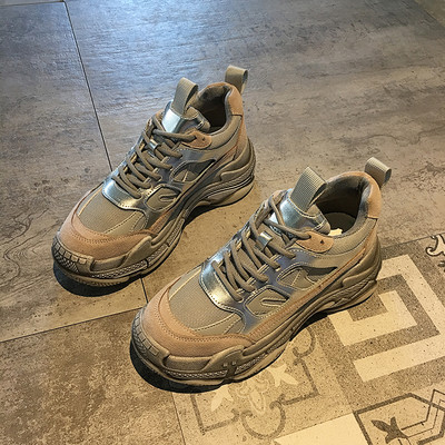 Γυναικεία αθλητικά παπούτσια με κορδόνια σε δύο χρώματα